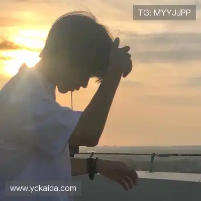 侯跃雯